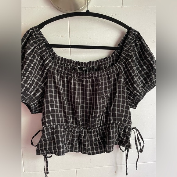 Uniqlo Gather Cropped Short Sleeve Blouse - Picture 2 of 3